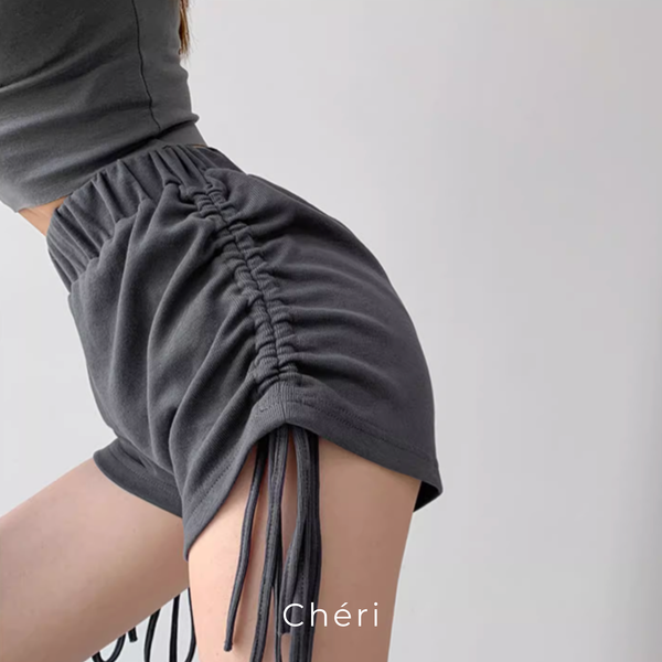 Side gather short pants